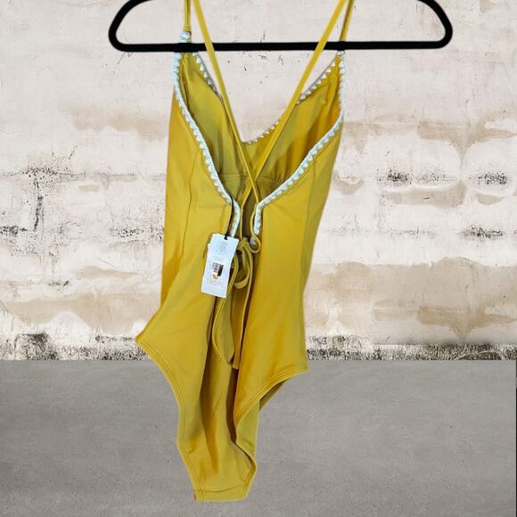 Shade & Shore NWT Women's Yellow Shell Stitch One Piece Size Small - Picture 4 of 7